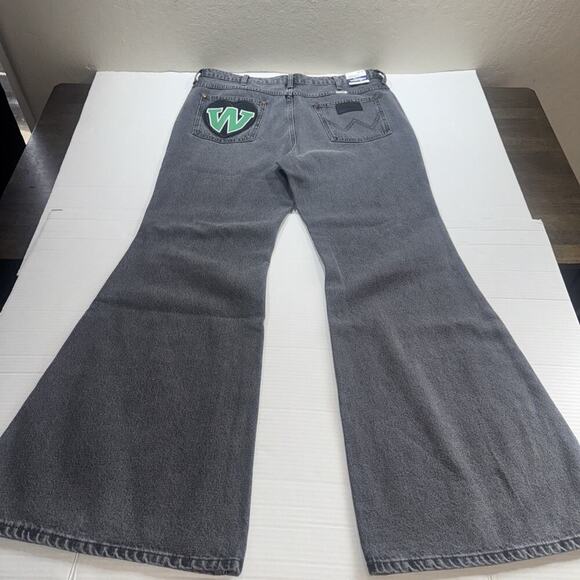Wrangler WANDERER 622 HIGH RISE FLARE W Patch Black Distressed Jeans Women 32x34 - Picture 12 of 13